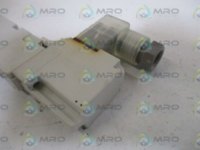 SMC VQZ2151-5YZW SOLENOID VALVE *USED*