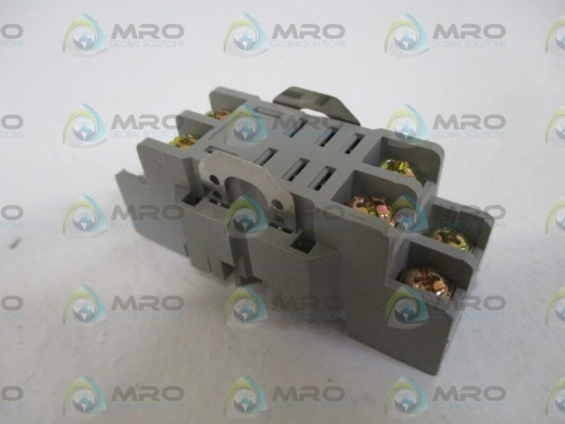 LOT OF 4 DAYTON 2A582M SOCKET *NEW NO BOX*