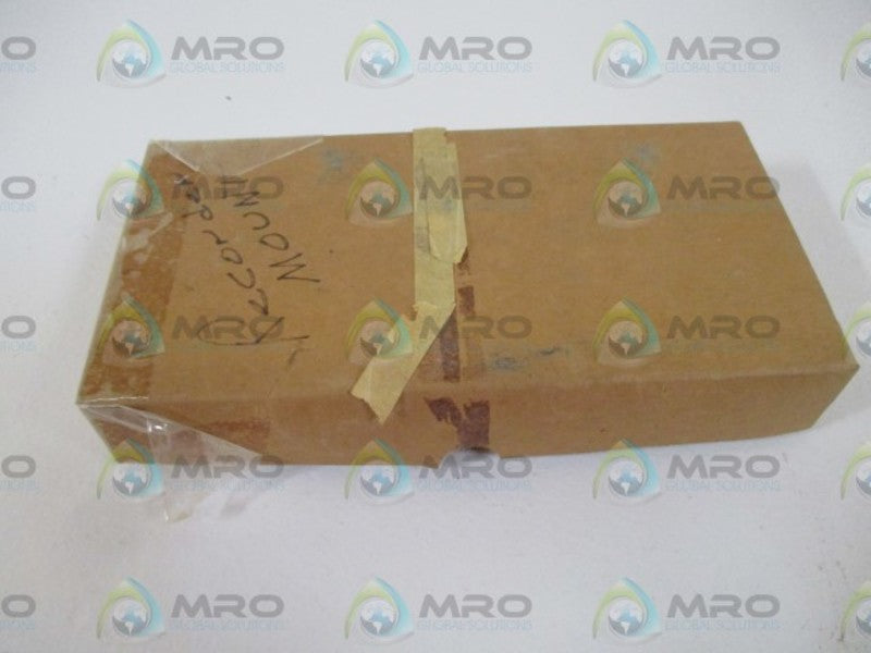 FOXBORO N0139LY CLAMP SET * NEW IN A  BOX *