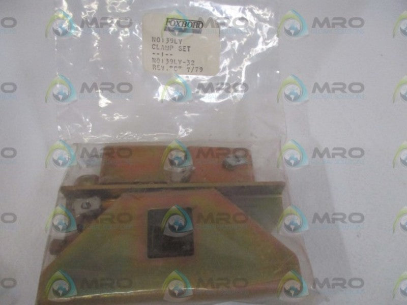 FOXBORO N0139LY CLAMP SET * NEW IN A  BOX *