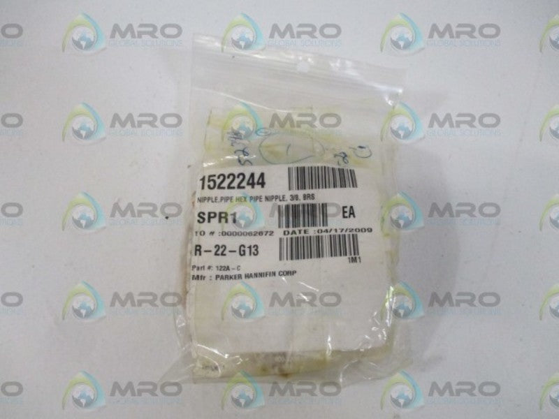LOT OF 8 PARKER 122A-C PIPE HEX NIPPLE 3/8" *NEW IN A BAG *