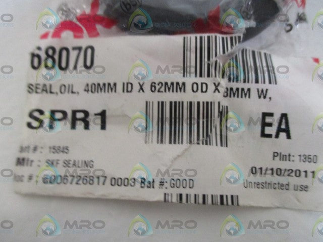 SKF 15845 OIL SEAL * NEW IN A BAG *