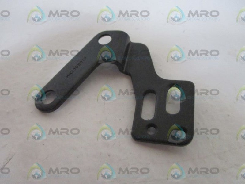 LOT OF 32 PEGASUS CORP. 308017 BRACKET *NEW IN A BAG*
