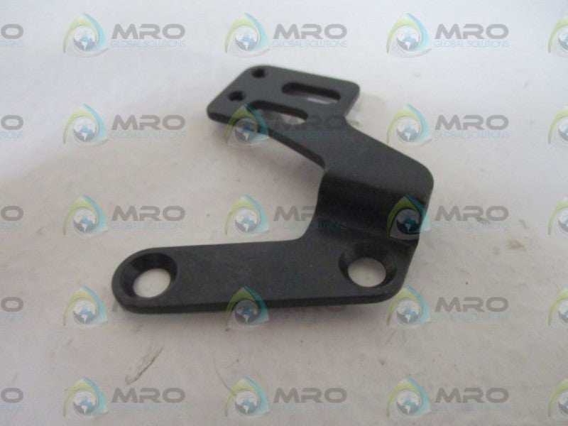 LOT OF 32 PEGASUS CORP. 308017 BRACKET *NEW IN A BAG*