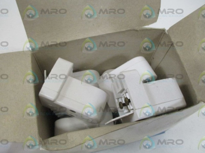 LOT OF 9 LEVITON 467 FLUORESCENT LMAPHOLDER *NEW IN BOX*