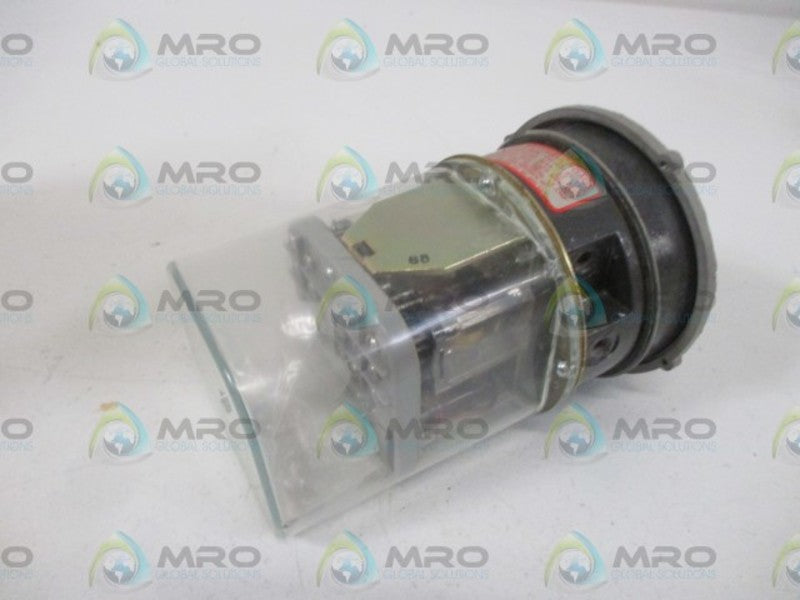 DWYER 3010HH PHOTOHELIC PRESSURE GAUGE 0-10" WC * NEW IN BOX *