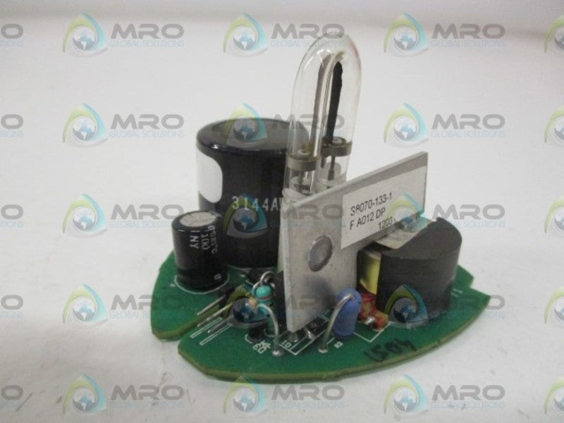 EDWARDS 102LS-ST-G1 STROB LIGHT SOURCE * NEW NO BOX *