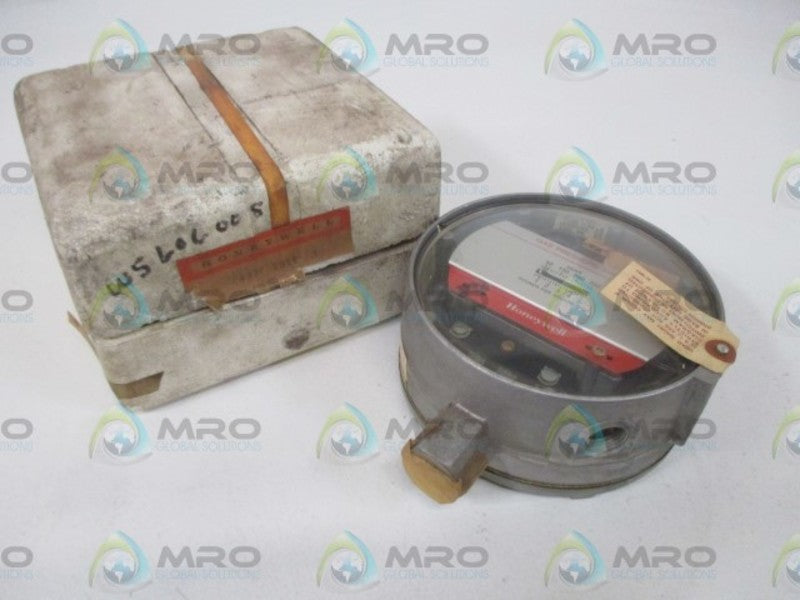 HONEYWELL C437E 1011 PRESSURE SWITCH * ORIGINAL PACKAGE *