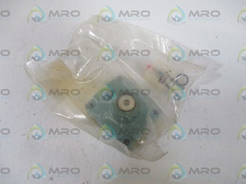 NUMATICS 204-305 END CAP FLUSH * NEW IN A BAG *
