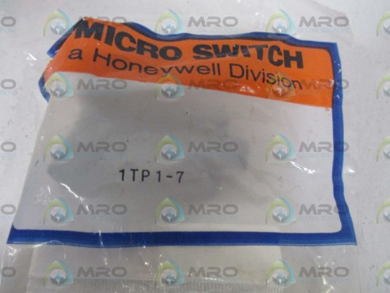 MICROSWITCH 1TP1-7 FLUSH PANEL MOUNTING * NEW IN A FACTORY BAG *