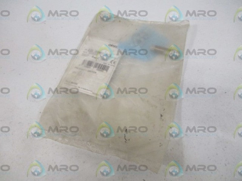 OMRON E2E-X8MD1-M1G PROXIMITY SWITCH * NEW IN A FACTORY BAG *