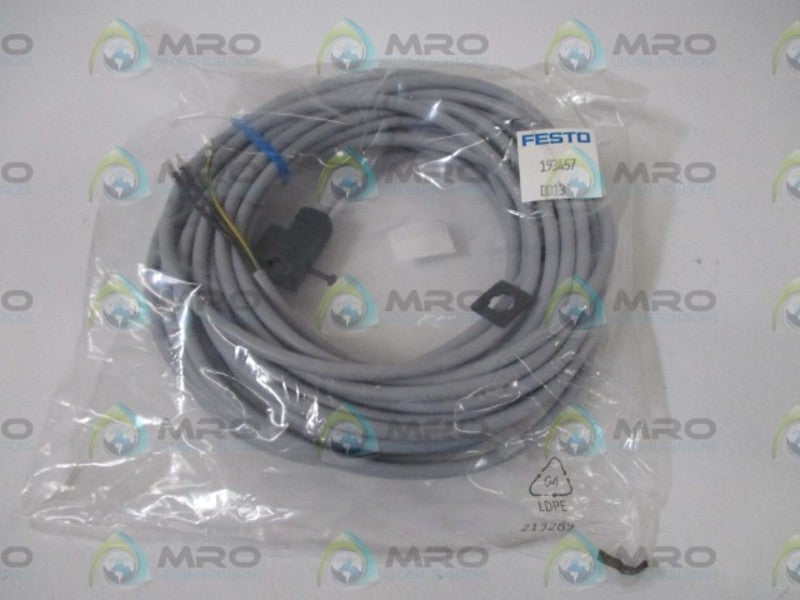 FESTO 193457 PLUG SOCKET WITH CABLE * NEW IN A FACTORY BAG *