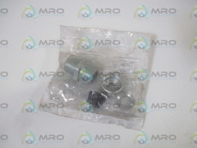 CROUSE-HINDS CGB293 CABLE FITTING * NEW IN A FACTORY BAG *