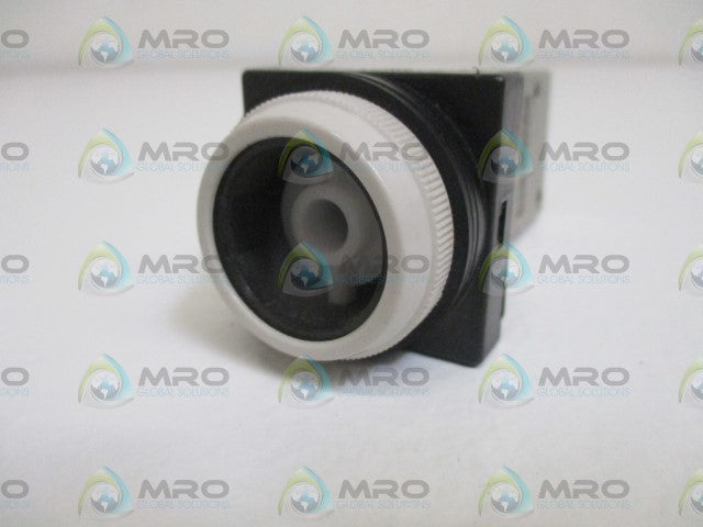 SMC VM430-01-30G MECHANICAL VALVE *USED*