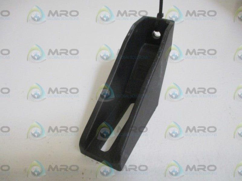 LOT OF 9 VALUGUIDE VG-203L GUIDE RAIL BRACKET NSNP