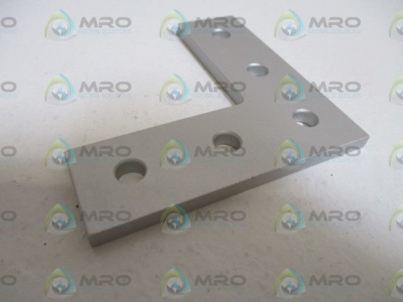 LOT OF 8 4081 BRACKET NSNP