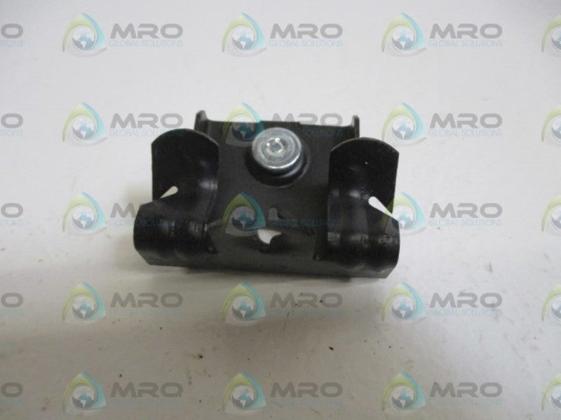 LOT OF 10 CADDY M24 FLANGE CLIP NSNP