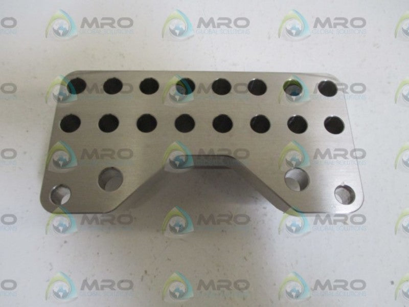 INTERNATIONAL 12228 LOWER SEGMENT BLOCK * NEW IN A BAG *