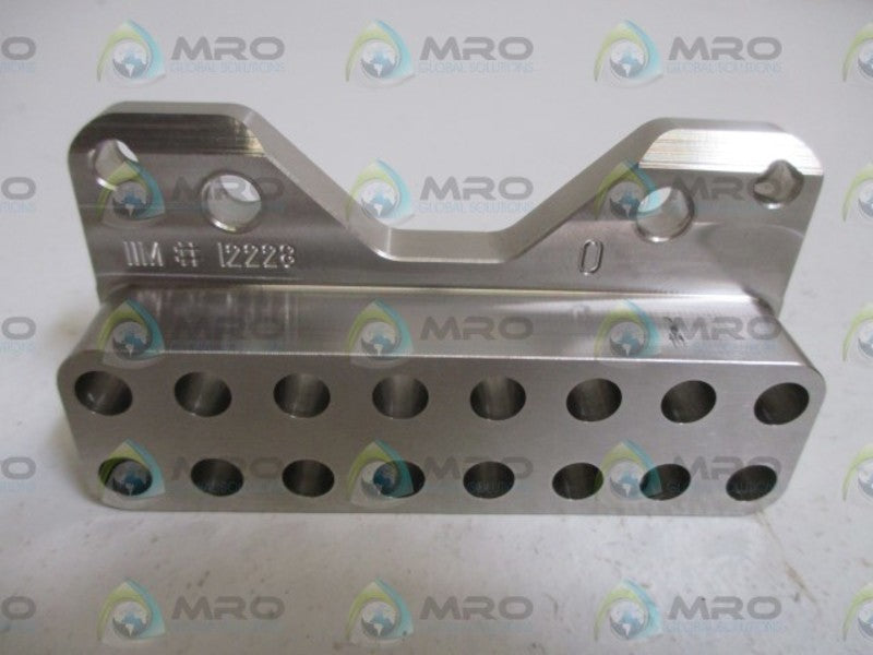 INTERNATIONAL 12228 LOWER SEGMENT BLOCK * NEW IN A BAG *