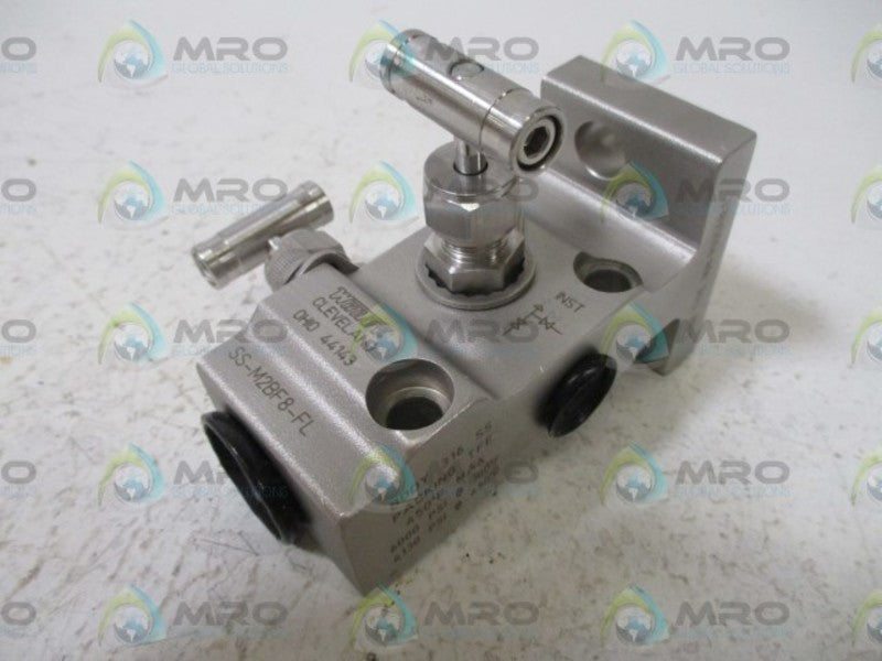 WHITEY SS-M2BF8-FL MANIFOLD VALVE  NSMP