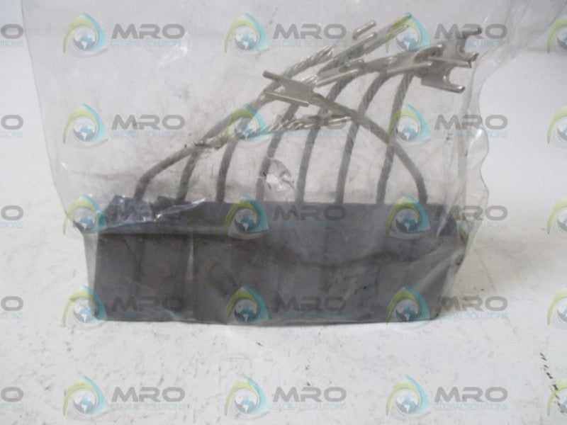 LOT OF 8 CARBON 1106848 CARBON BRUSHING NSNP IN A BAG