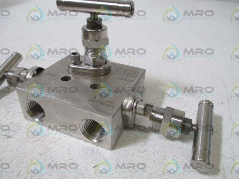 SWAGELOK SS-M3NBF8-SG MANIFOLD VALVE  NSNP