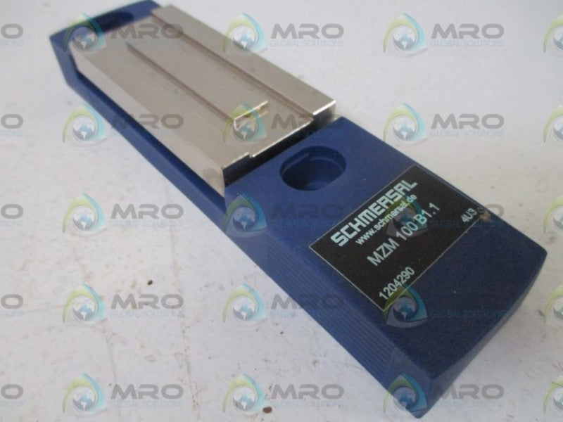 SCHMERSAL MZM 100-B1.1 ACTUATOR * NEW  IN A BOX *