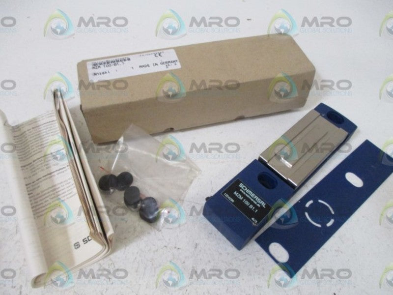 SCHMERSAL MZM 100-B1.1 ACTUATOR * NEW  IN A BOX *