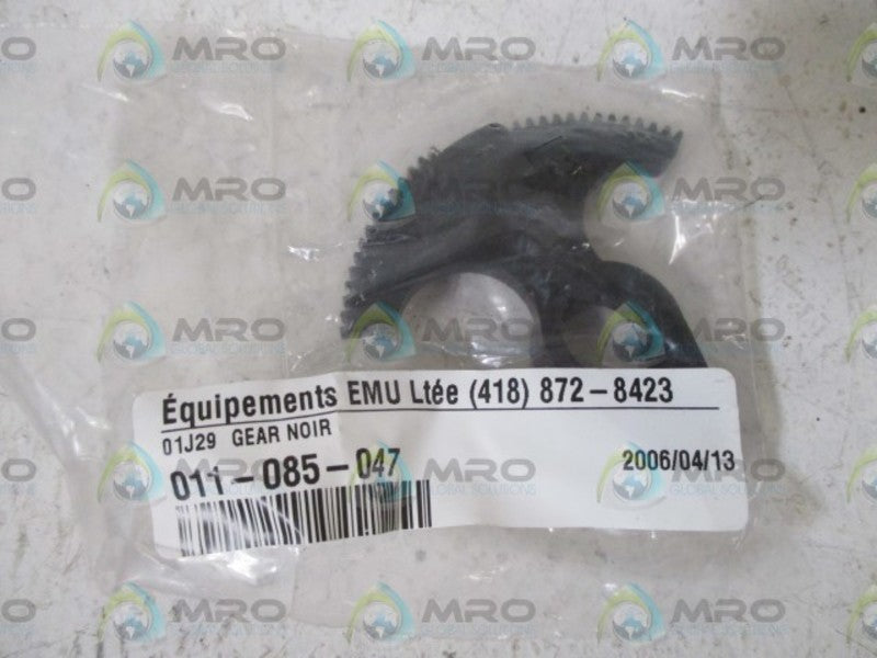 LOT OF 2 EQUIPEMENTS 011-085-047 GEAR NSNP IN A BAG
