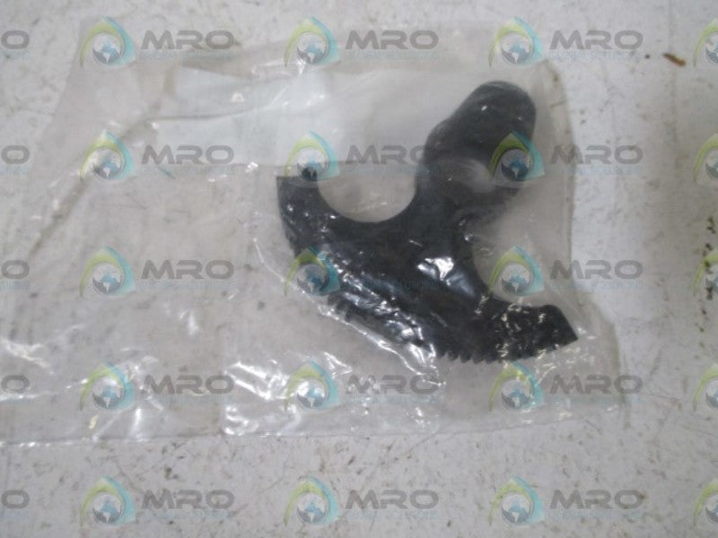 LOT OF 2 EQUIPEMENTS 011-085-047 GEAR NSNP IN A BAG