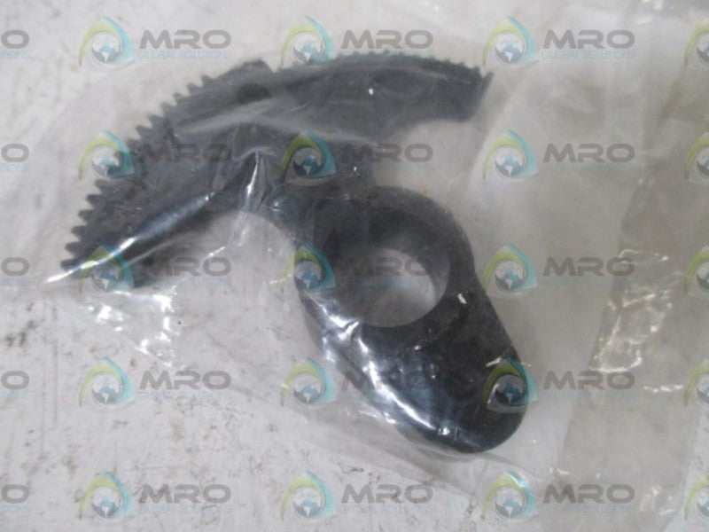 LOT OF 2 EQUIPEMENTS 011-085-047 GEAR NSNP IN A BAG