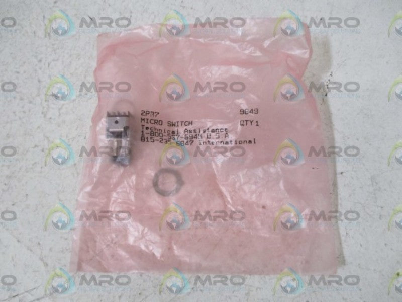MICROSWITCH 2PB7 PUSHBUTTON SWITCH  * NEW IN A FACTORY BAG *