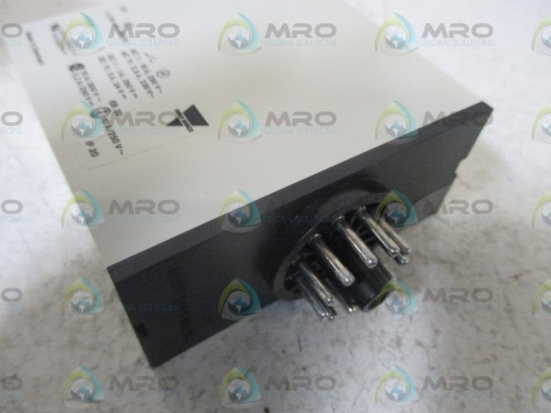 CARLO GAVAZZI SR110115 OPERATIR SAFEGAURD * NEW IN  A BOX *