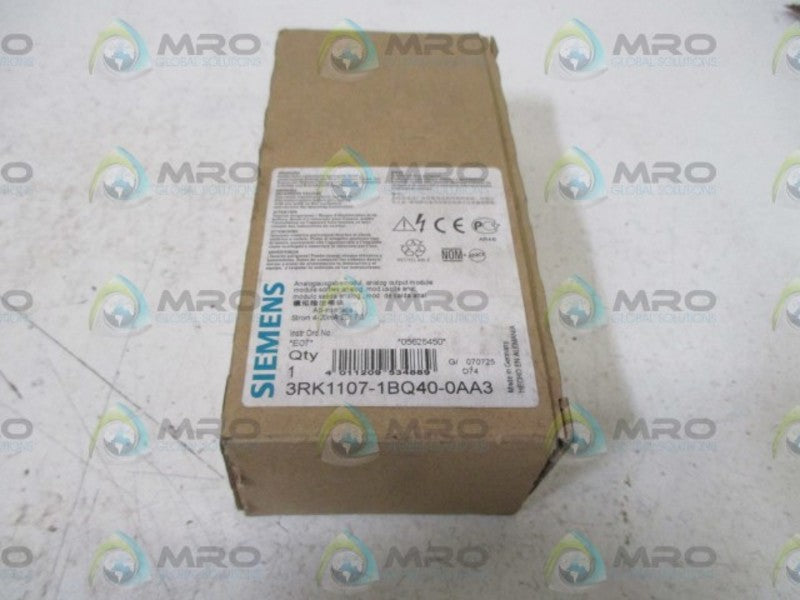 SIEMENS 3RK1107-1BQ40-0AA3 ANALOG OUTPUT MODULE * NEW IN  A BOX *