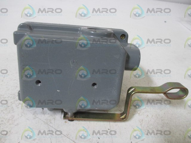 SQUARE D 9036 DR-31 SER.A FLOAT SWITCH * NEW *