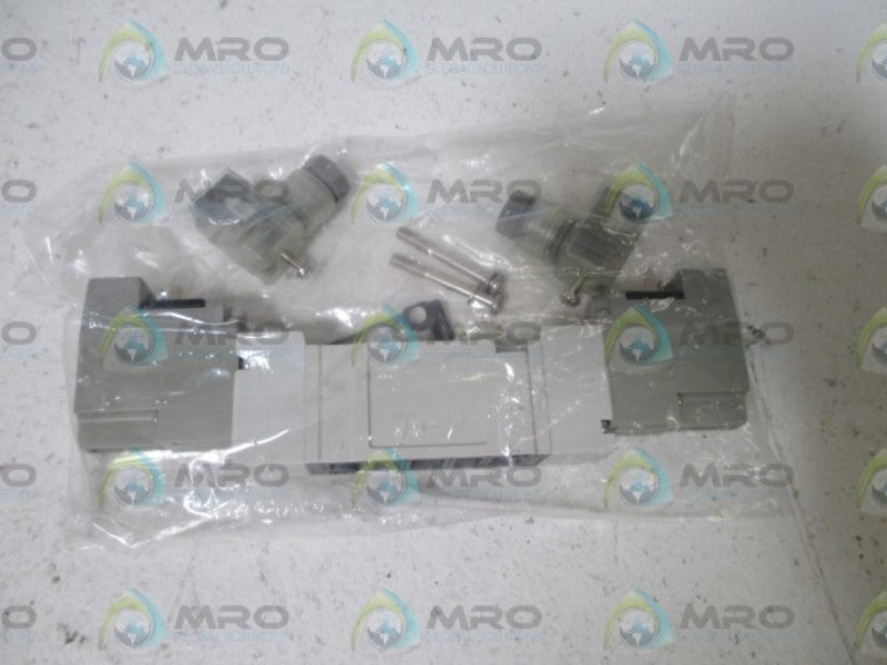 SMC SY7240-5DZ SOLENOID VALVE * NEW IN A BAG *