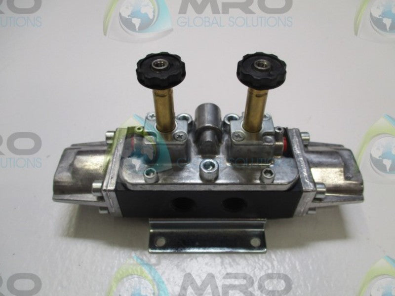 INGERSOLL RAND ARO E212SD-120-A SOLENOID VALVE (AS PICTURED)  NSNP