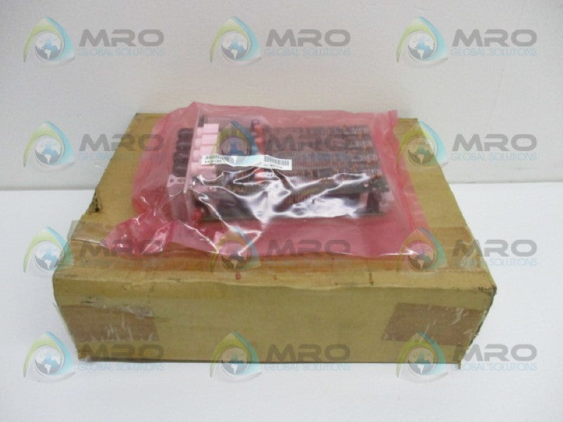 PCB 442B104 SIGNAL CONDITIONER *  NEW IN BOX *