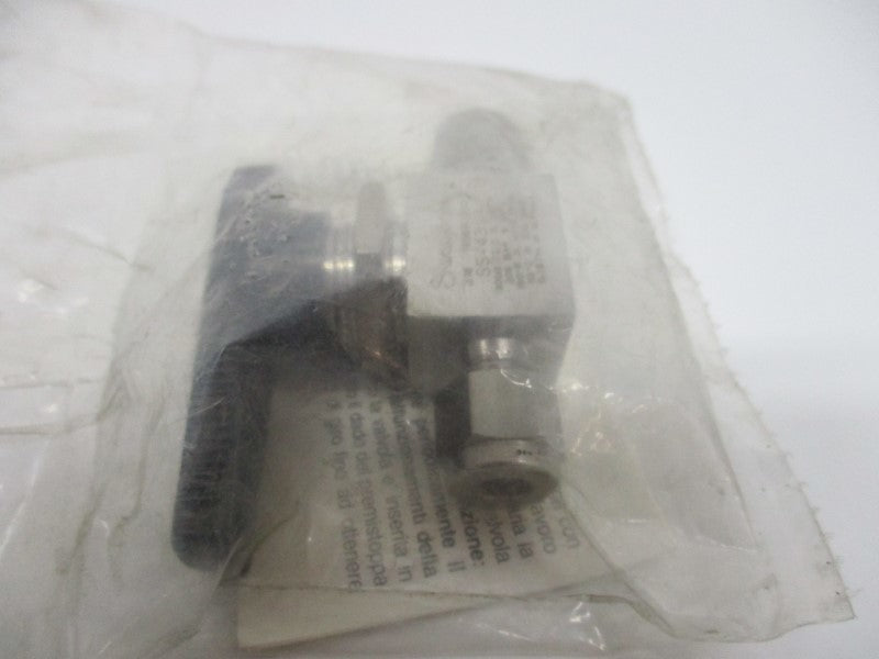 SWAGELOK SS-43S4 * NEW IN FACTORY BAG *