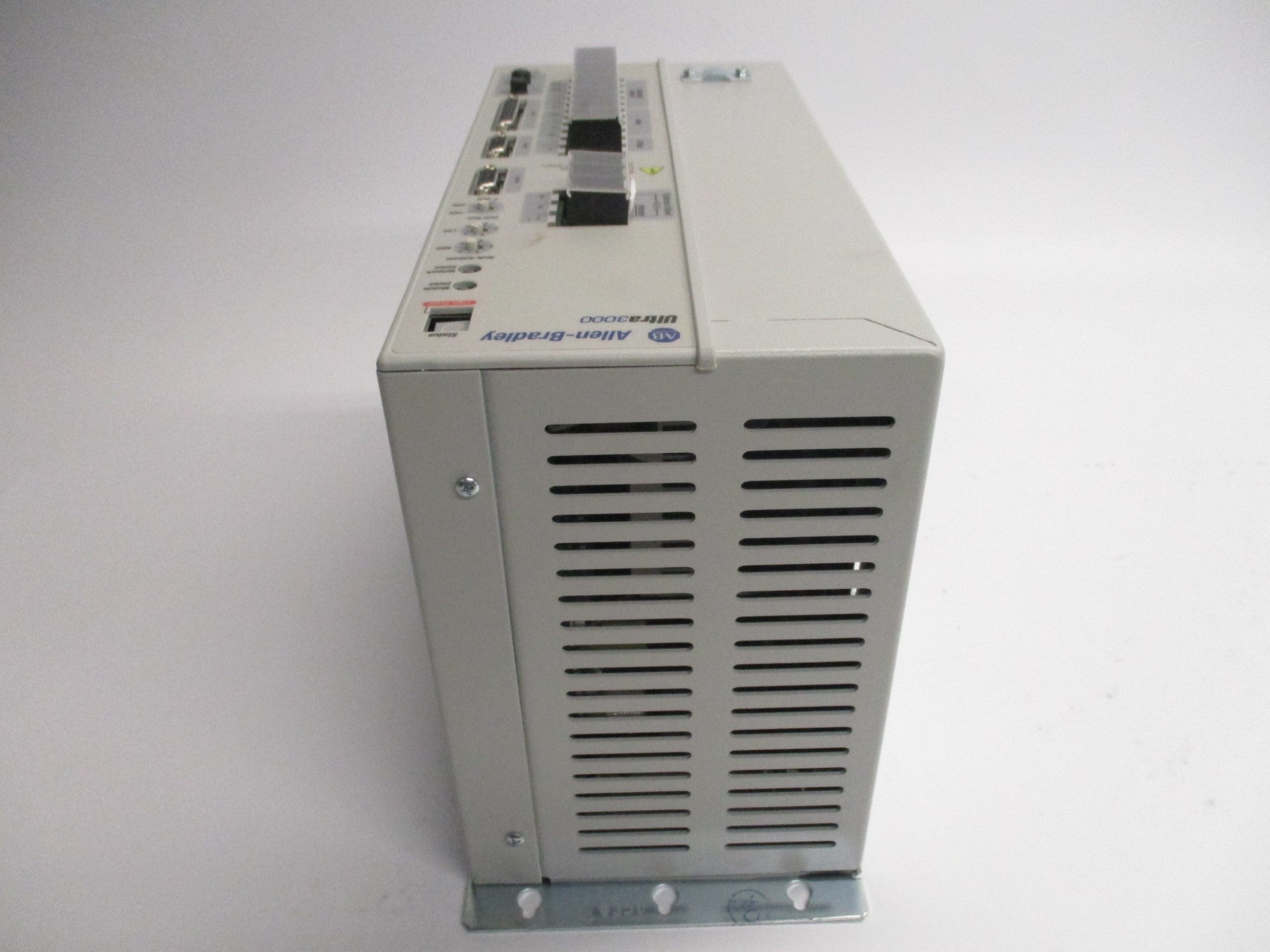 ALLEN BRADLEY 2098-DSD-HV100-SE SER. B F/W 1.36 NSMP