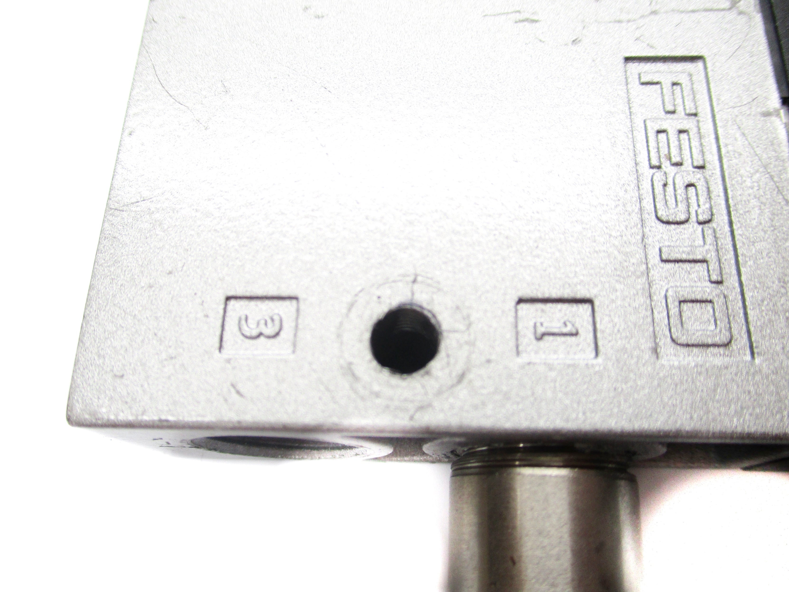 FESTO CPE18-M1H-3OL-QS-8 20.4-26.4VDC SER. BO02 UNMP