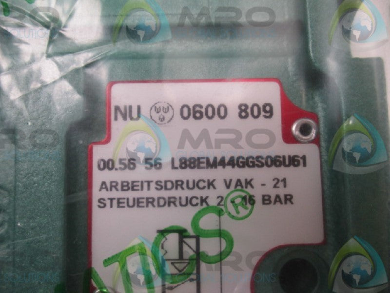 NUMATICS L88EM44GGS06U61 PNEUMATIC VALVE  * NEW IN ORIGINAL PACKAGE *