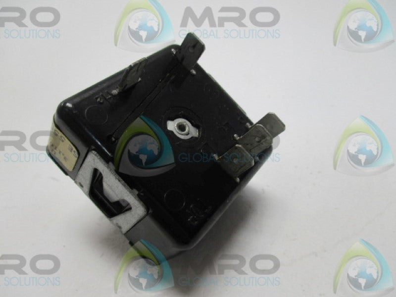 ROBERTSHAW 5500-203 SWITCH 240VAC (AS PICTURED)  UNMP