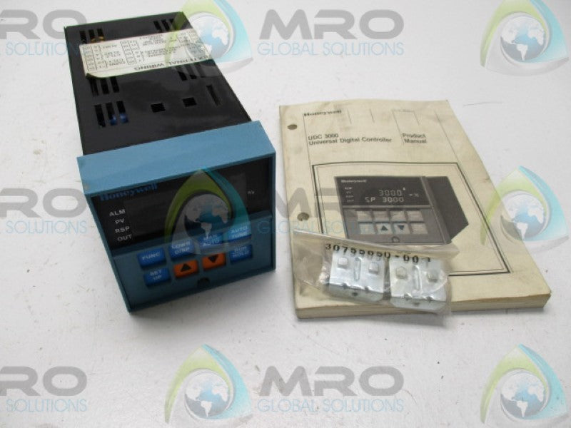 HONEYWELL DC3002-0-00A-1-00-0111 TEMPERATURE CONTROL 120VAC   NSNP