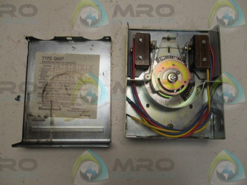 HONEYWELL Q607B1083 AUXILIARY SWITCH ASSEMBLY W/ADAPTER PLATE * NEW IN BOX *