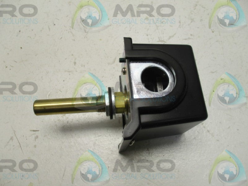 UNITED ELECTRIC 721T-61 B54-103 TEMPERATURE SWITCH 0-250F 480VAC  NSNP