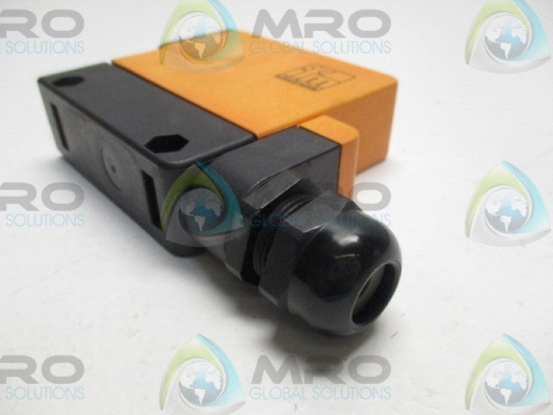 IFM EFECTOR OS0026 OST-FB0A EFLECTION SENSOR (AS PICTURED)  NSMP
