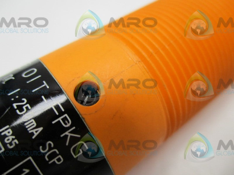 IFM EFECTOR 015003 O1T-FPKG DIFFUSE REFLECTION SENSOR * USED*