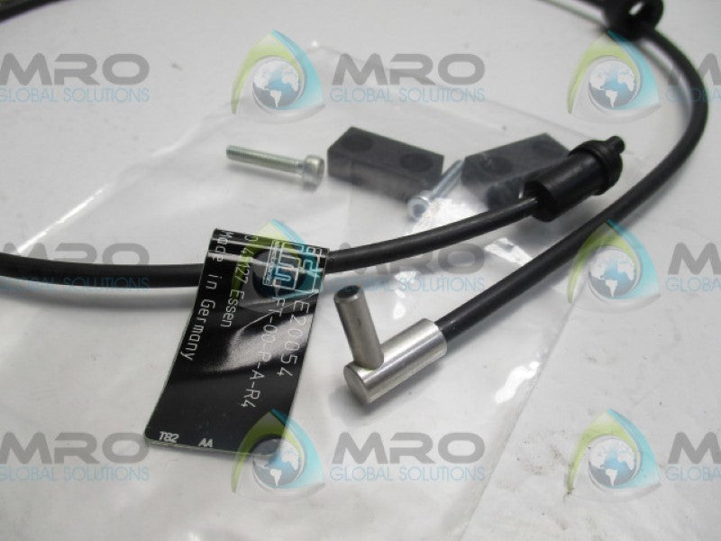IFM EFECTOR E20054 FT-00-P-A-R4 DIFFUSE REFECTION SENSOR  NSMP