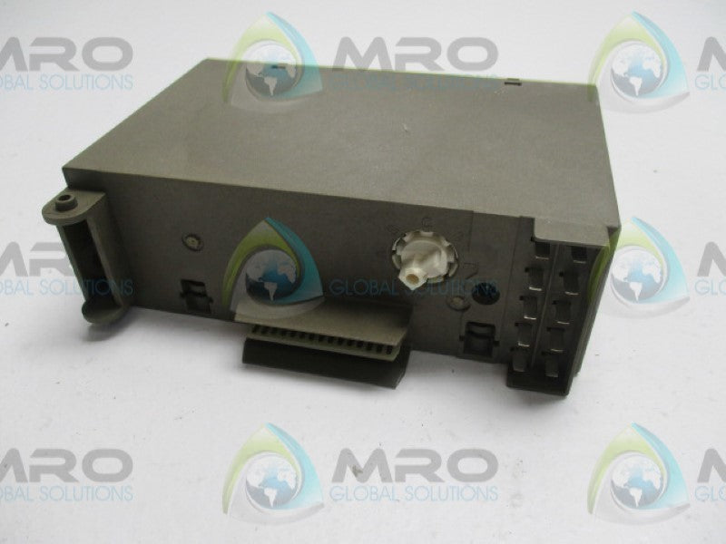 SIEMENS SIMATIC S5 6ES5470-8MD11 ANALOG OUTPUT MODULE  UNMP